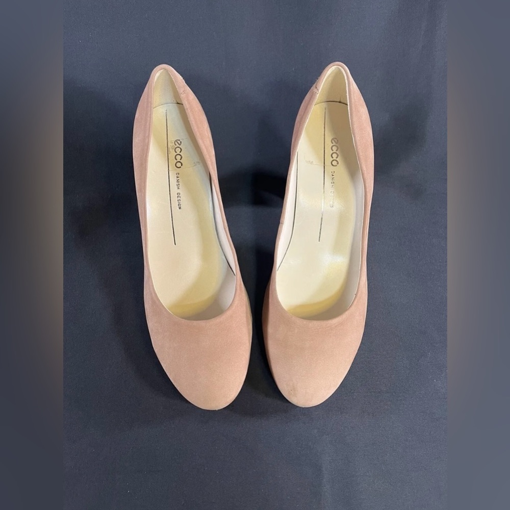 ECCO Shape 75 Block Suede Women’s heels Nude/Beige Pump *Used once Indoors*